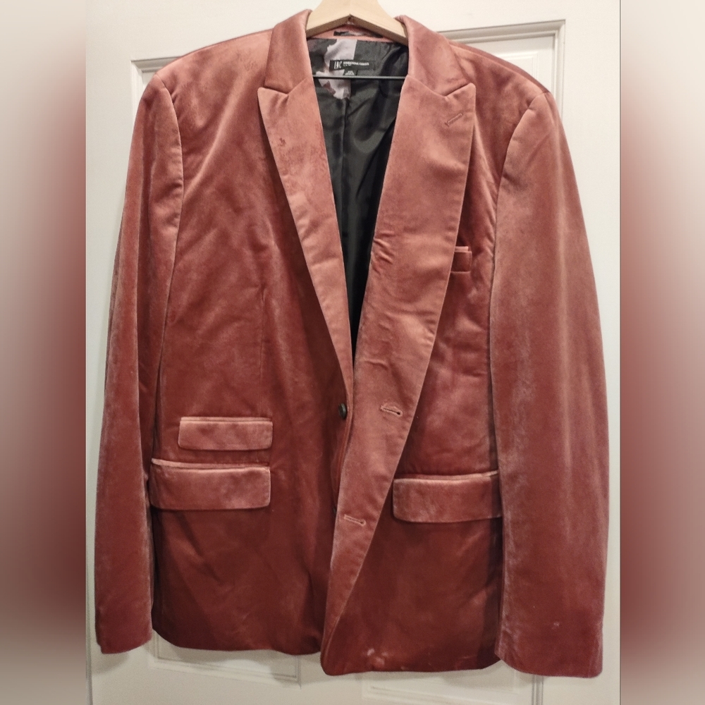 Men's dusty pink, velvet INC suit